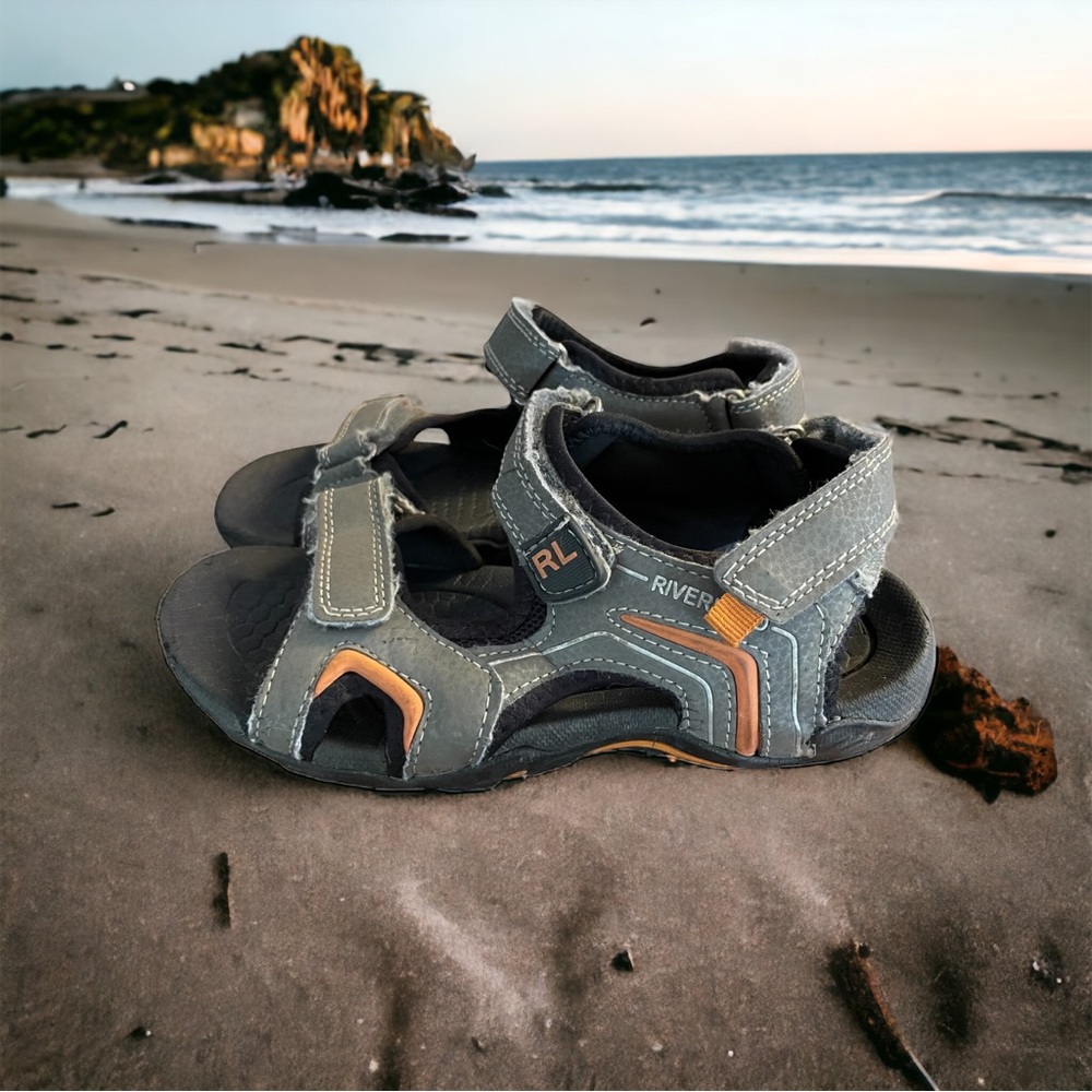 Riverland boys Velcro sandals size : 4
